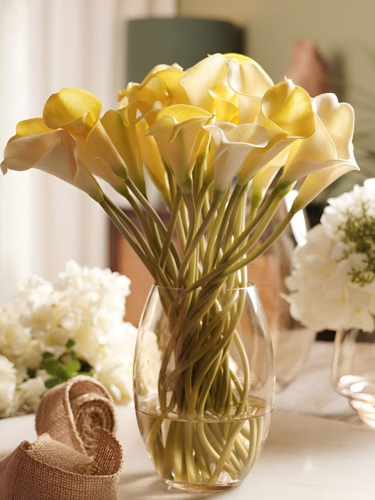 Elegant Glass Vase with Artificial Calla Lily Flowers – Luxury Table Décor for Home